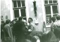 Szabadtéri Tárlat az iskola udvarán, Szentendre, 1971 (balra középen M. G.)