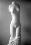 Torzó, 1977-80 kl, márvány, m: 35 cm