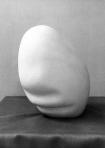 Roggyantott tojás, 1984, márvány, m: 25 cm