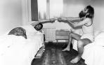 Matyó és Bukta a szálláson, TVK, Leninváros, 1977